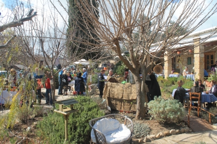 Рынок сельскохозяйственных продуктов в деревне Пано Акурдалия